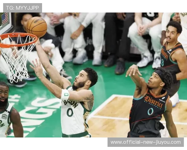 凯尔特人进攻效率排名联盟第二，团队配合默契，打造无懈可击的进攻体系