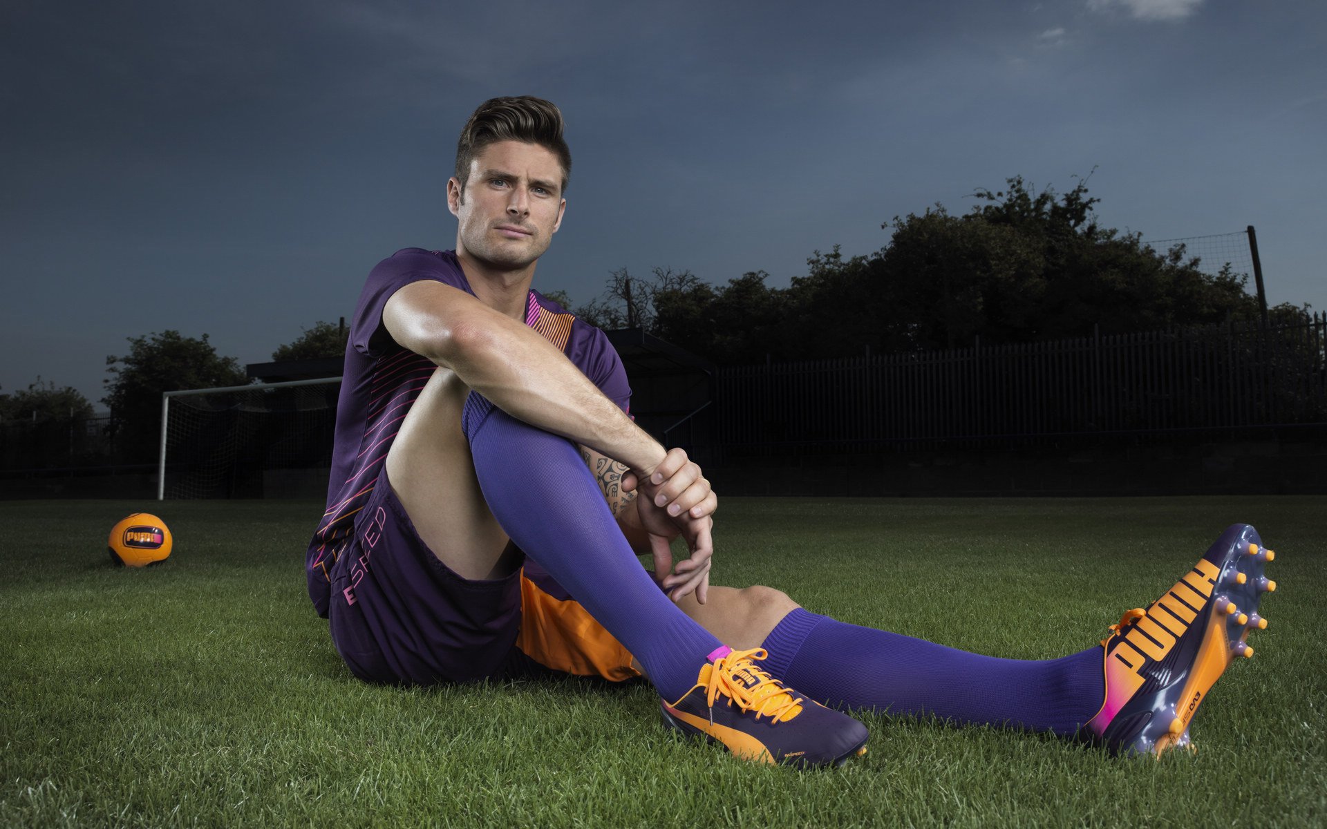 后腰位置成为防守与组织枢纽，后腰是防守型中场吗